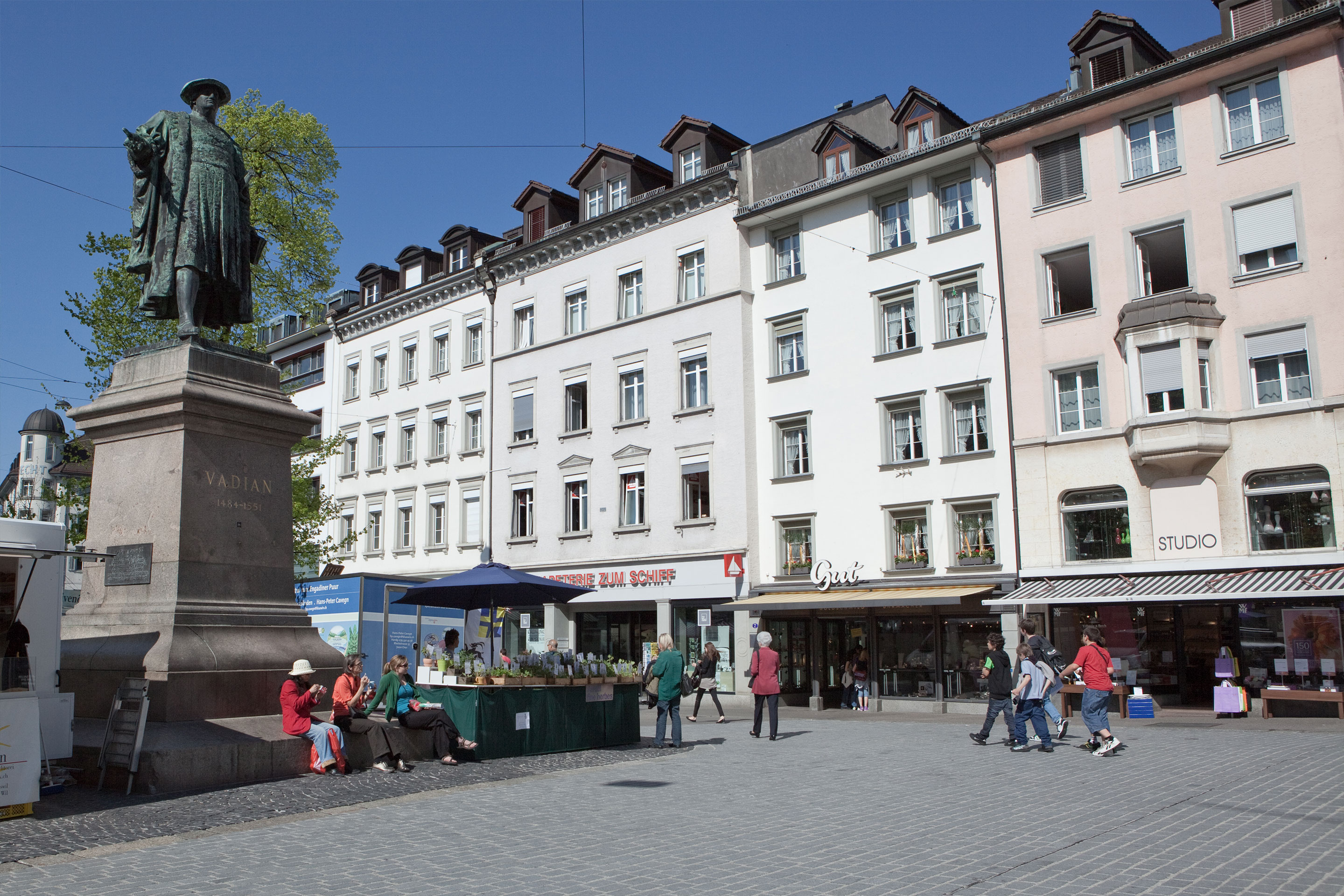 Oskar Package, Hotel Dom in der Stadt St.Gallen